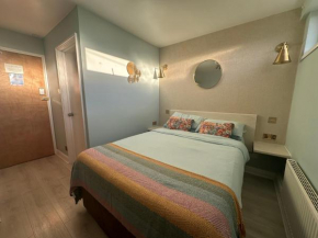 Guest Lodge By The Beach Club